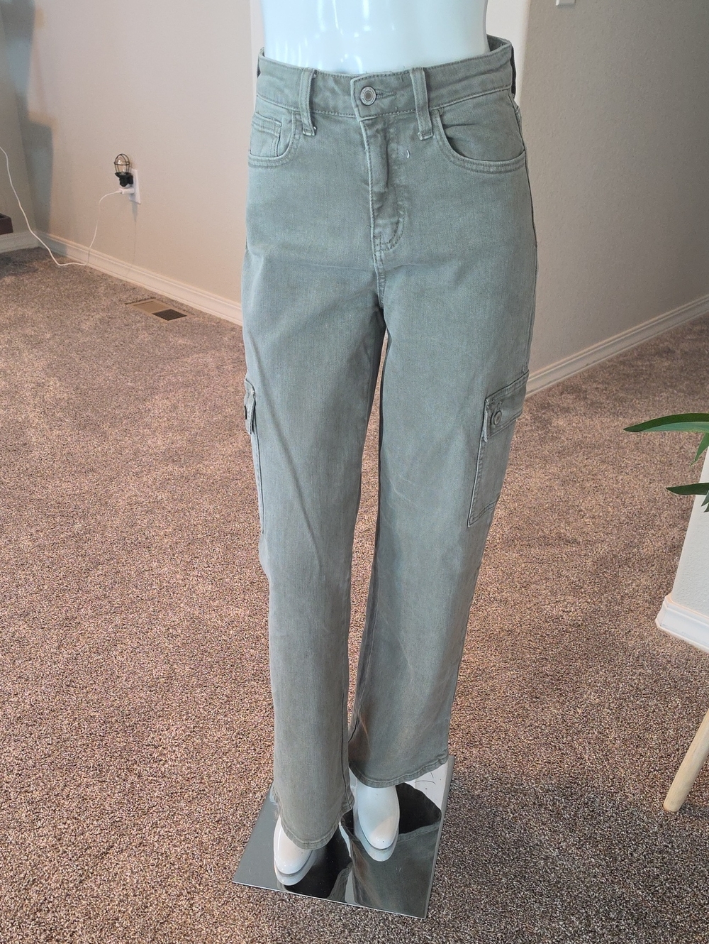 VERVET BY FLYING MONKEY High Rise Straight Leg Cargo Jeans in Sage